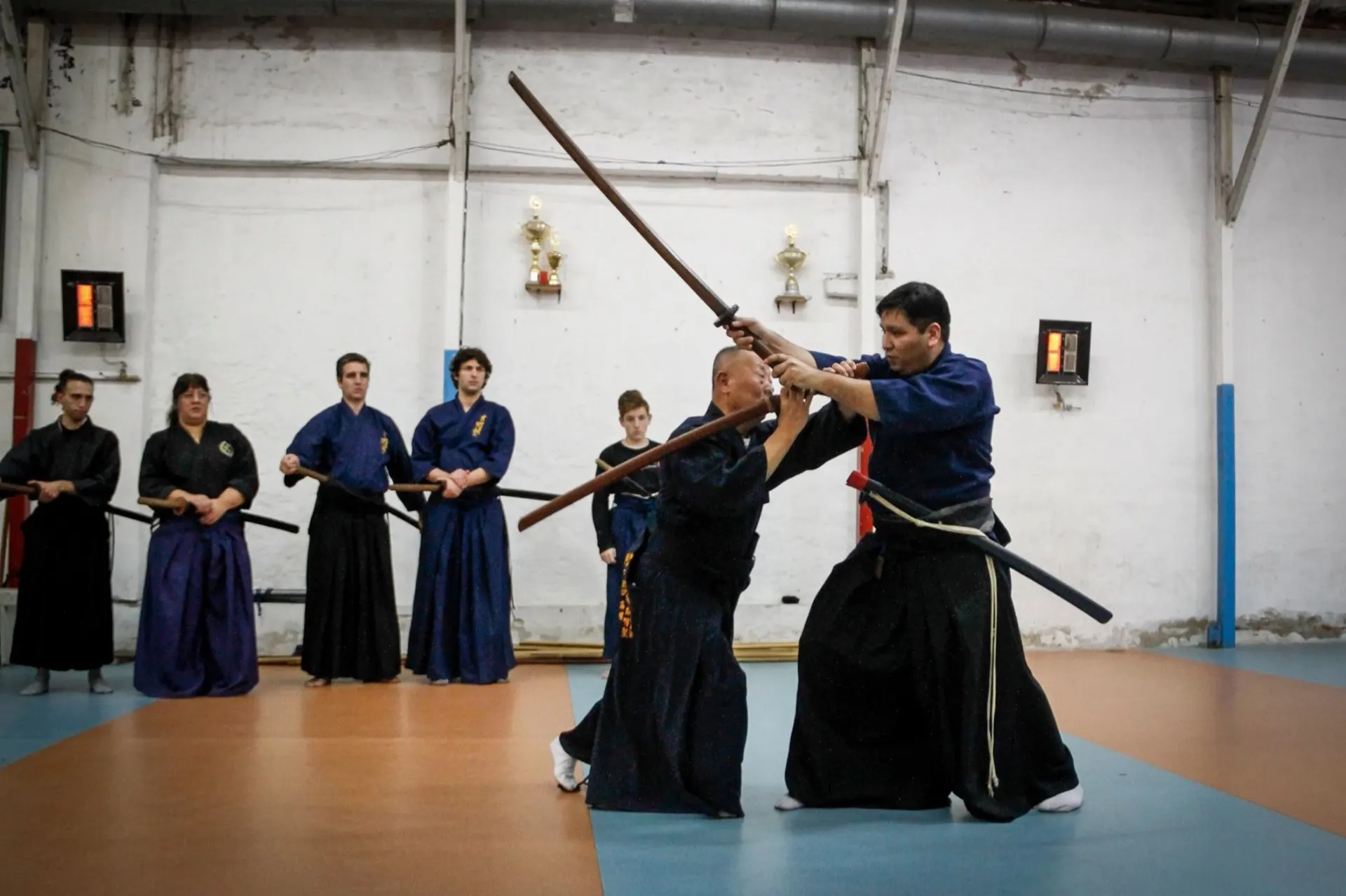 Práctica de kumitachi entre dos alumnos de Komei Juku Argentina
